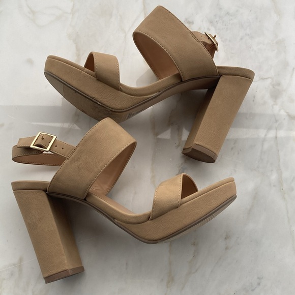 Shoes - D WOMEN 5 In HEEL SIZE 7.5 NUDE